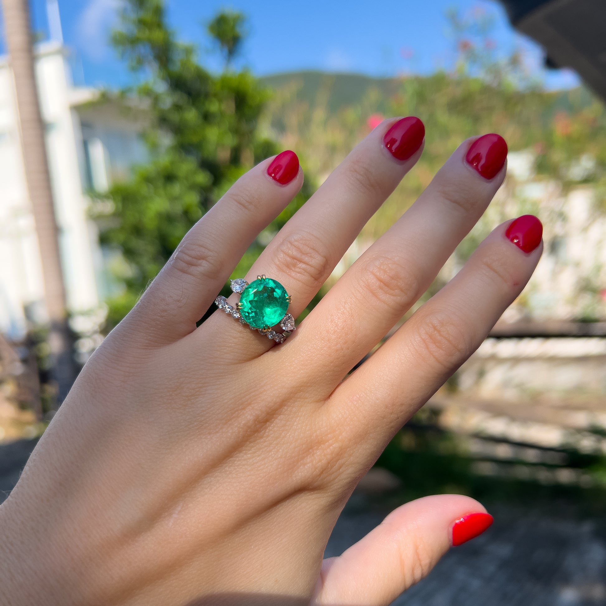Oval cut Colombian green emerald and diamond cocktail ring by Valentina Fine Jewellery Hong Kong. Global free shipping including USA, UK and Australia.
