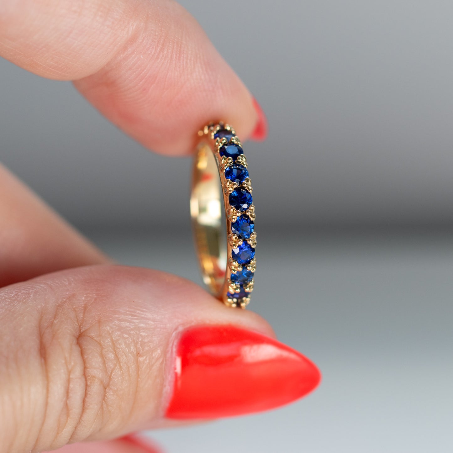 Royal blue sapphire gemstone eternity ring in 18k yellow gold by Valentina Fine Jewellery Hong Kong. Global free shipping including China, UK, USA, Taiwan, Singapore and Dubai.