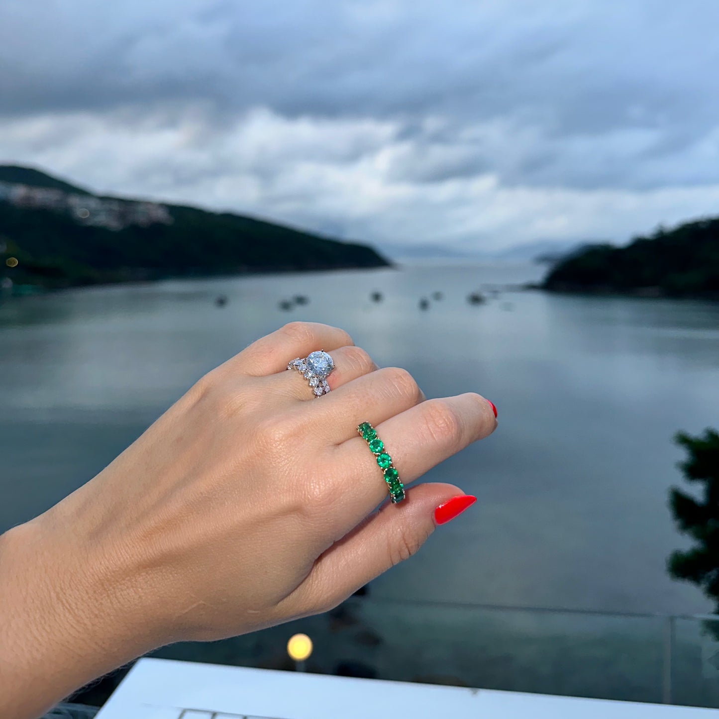 Green emerald eternity rings in platinum and 18k yellow gold by Valentina Fine Jewellery Hong Kong. Global free shipping including USA, Australia, UK, Singapore and Taiwan. 3 carat emerald ring