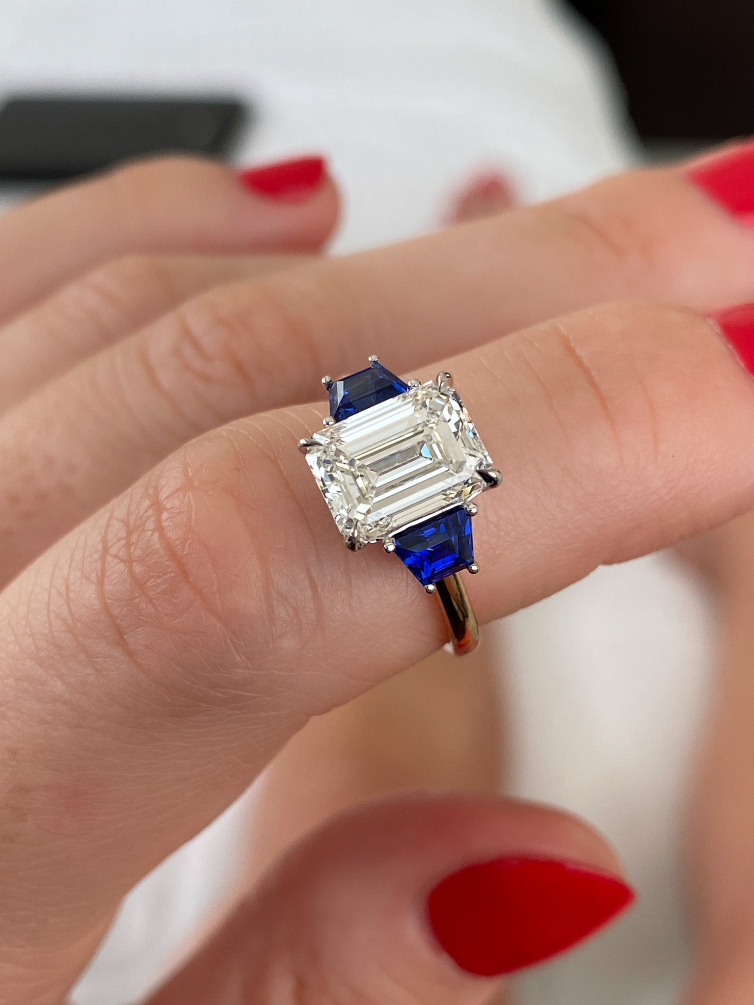 Diamond and sapphire engagement ring Hong Kong