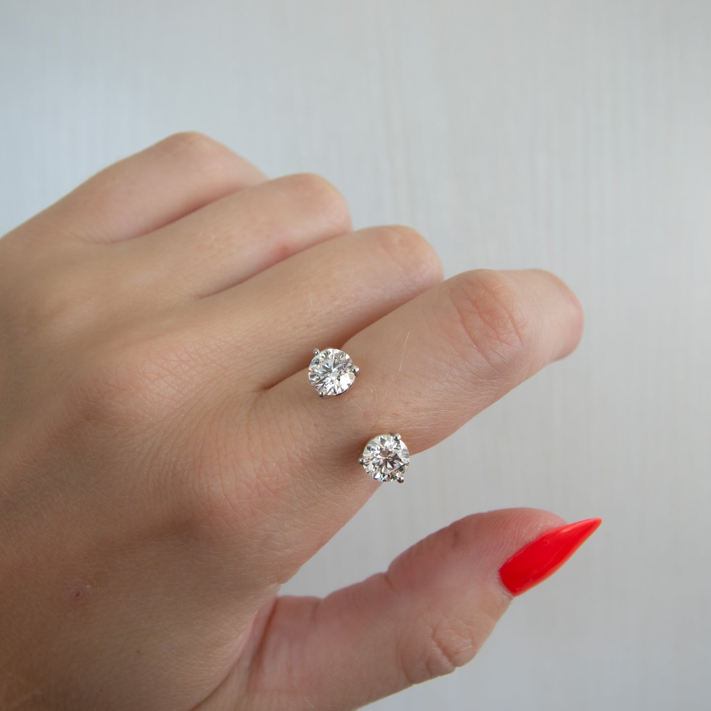 Open round diamond ring with lab grown diamonds in 18k gold and platinum by Valentina Fine Jewellery Hong Kong. Global free shipping including Dubai and USA