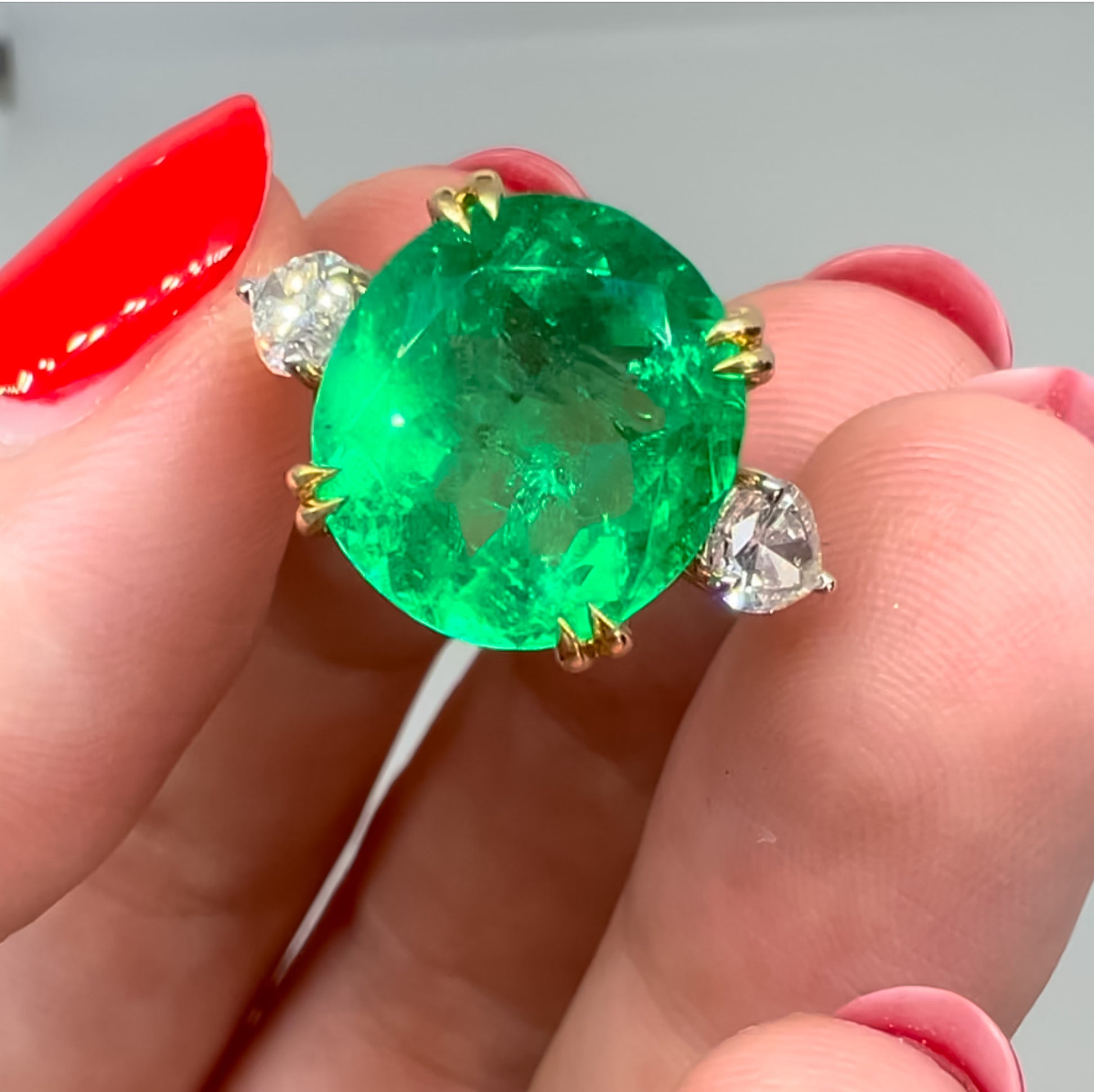 Oval cut Colombian green emerald and diamond cocktail ring by Valentina Fine Jewellery Hong Kong. Global free shipping including USA, UK and Australia.