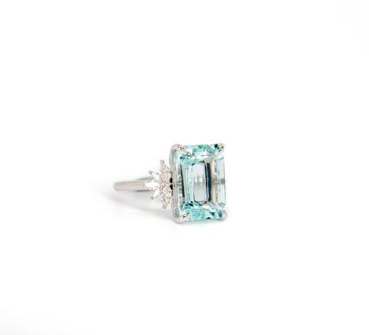 aquamarine ring, micropave ring, diamond encrusted aquamarine ring, statement ring, high jewellery, hong kong high jewellery, diamond claw ring, platinum ring, cocktail ring, engagement ring, 海蓝宝石戒指,海蓝宝石和钻石戒指,钻戒,钻石,珠宝,香港珠宝,翡翠戒指,硬玉