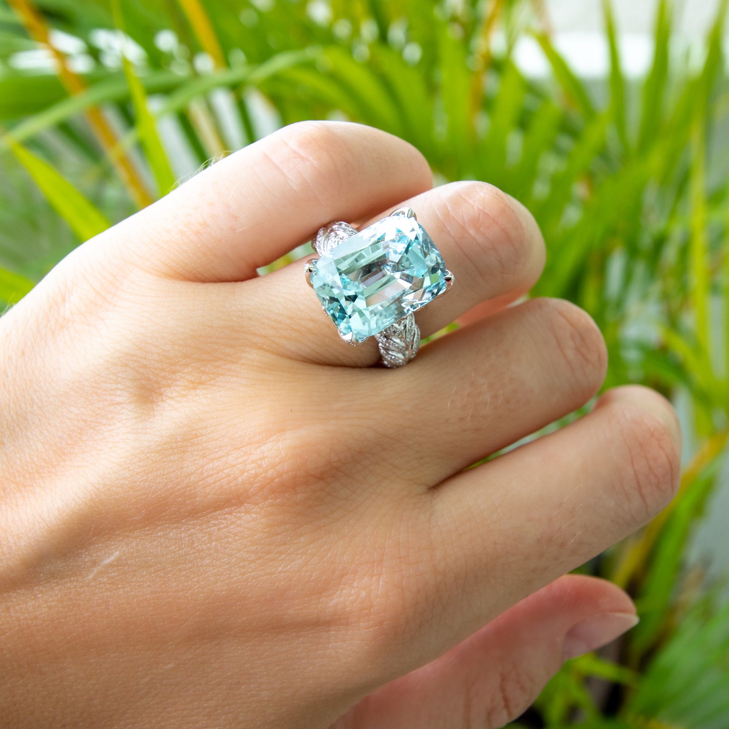 aquamarine ring, micropave ring, diamond encrusted aquamarine ring, statement ring, high jewellery, hong kong high jewellery, diamond claw ring, platinum ring, cocktail ring, engagement ring, 海蓝宝石戒指，海蓝宝石和钻石戒指，钻戒，钻石，珠宝，香港珠宝，翡翠戒指，硬玉