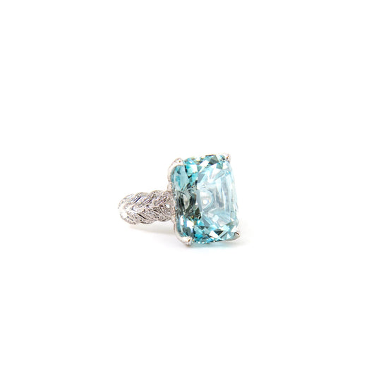 aquamarine ring, micropave ring, diamond encrusted aquamarine ring, statement ring, high jewellery, hong kong high jewellery, diamond claw ring, platinum ring, cocktail ring, engagement ring, 海蓝宝石戒指，海蓝宝石和钻石戒指，钻戒，钻石，珠宝，香港珠宝，翡翠戒指，硬玉