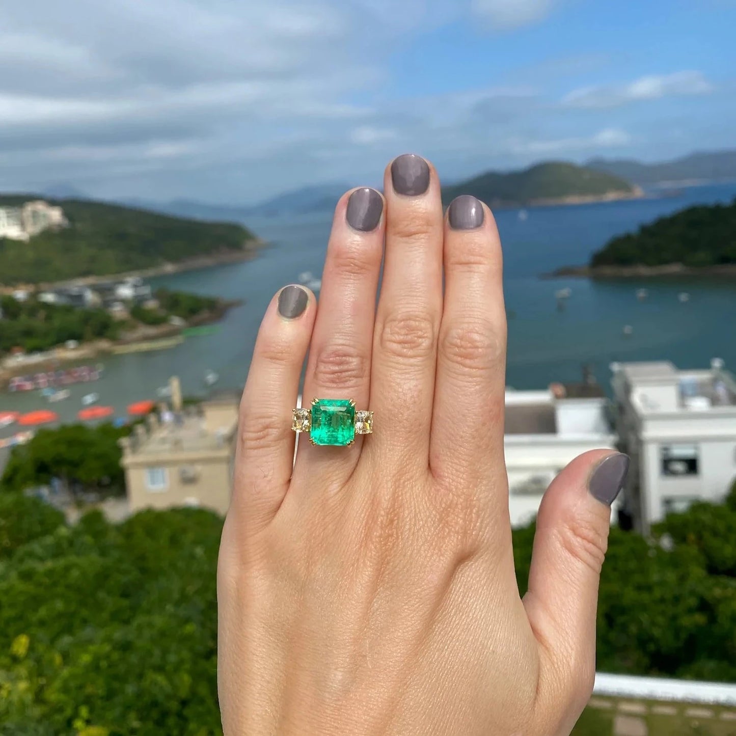 emerald and diamond ring, emerald engagement ring, emerald ring, diamond band, diamond ring, hong kong engagement ring, zambian emerald, cocktail ring, delicate emerald ring, colombian emerald ring, hong kong engagement ring, 翡翠戒指, 祖母绿戒指, 香港珠宝, 订婚戒指, 钻戒, 钻石, 古董钻石, emerald and yellow diamond ring, yellow diamonds, yellow diamond, colour diamond, muzo emerald