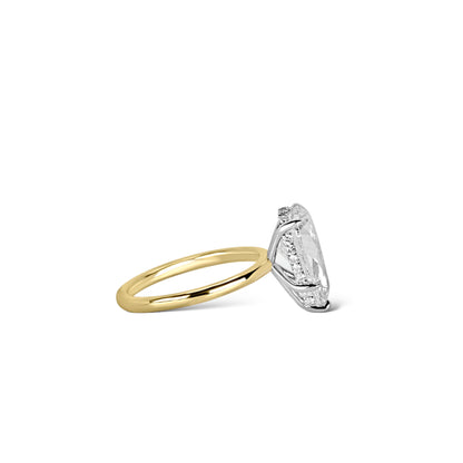 3.10ct Pear Cut Diamond Engagement Ring in 18k gold by Valentina Fine Jewellery Hong Kong. Global free shipping including USA, Dubai, Singapore and Australia. Stunning 3 carat lab grown diamond ring. 