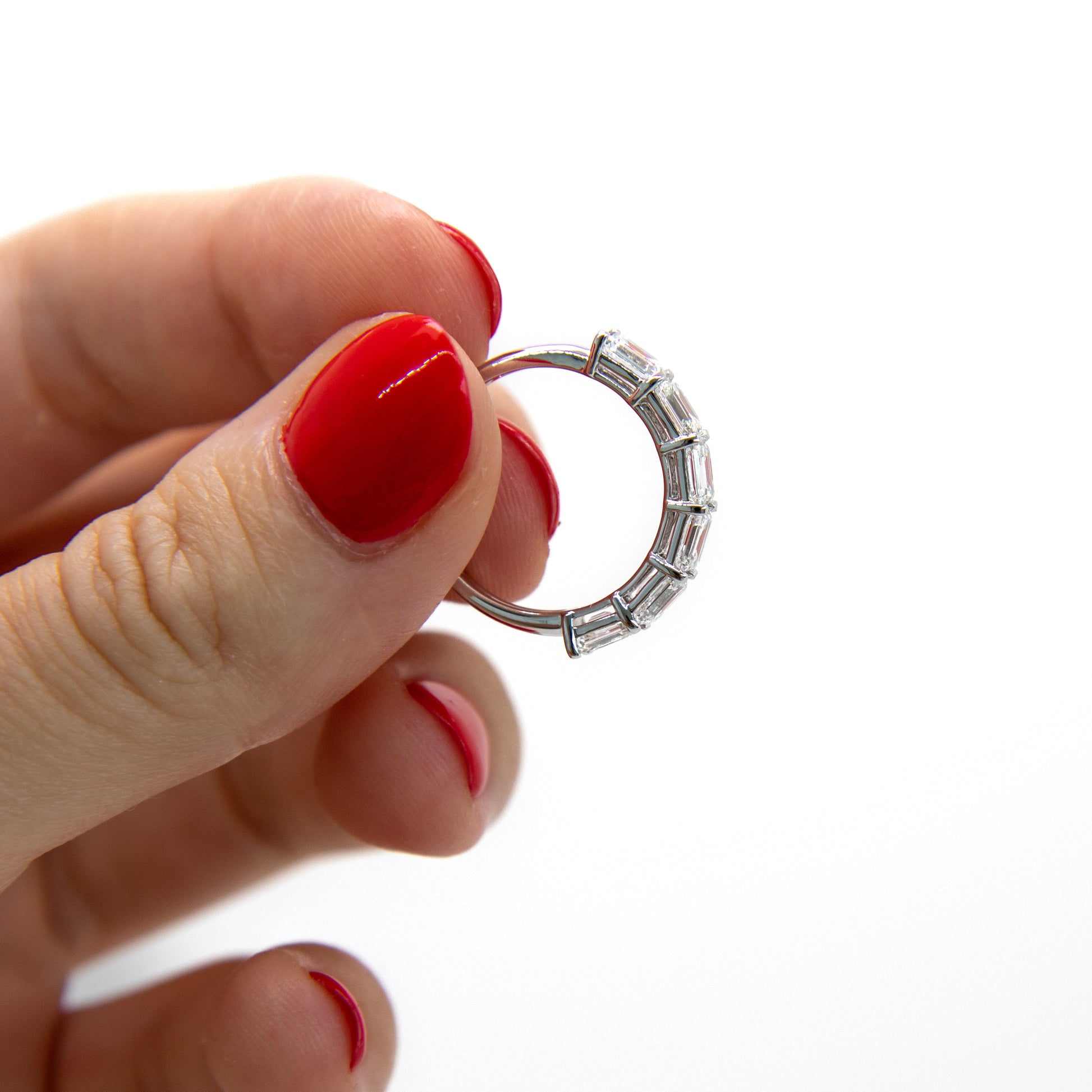 Eternity ring with emerald cut diamonds in platinum by Valentina Fine Jewellery Hong Kong. Global free shipping including USA, Australia, UK, Singapore and Taiwan. Easy to clean diamond wedding band.