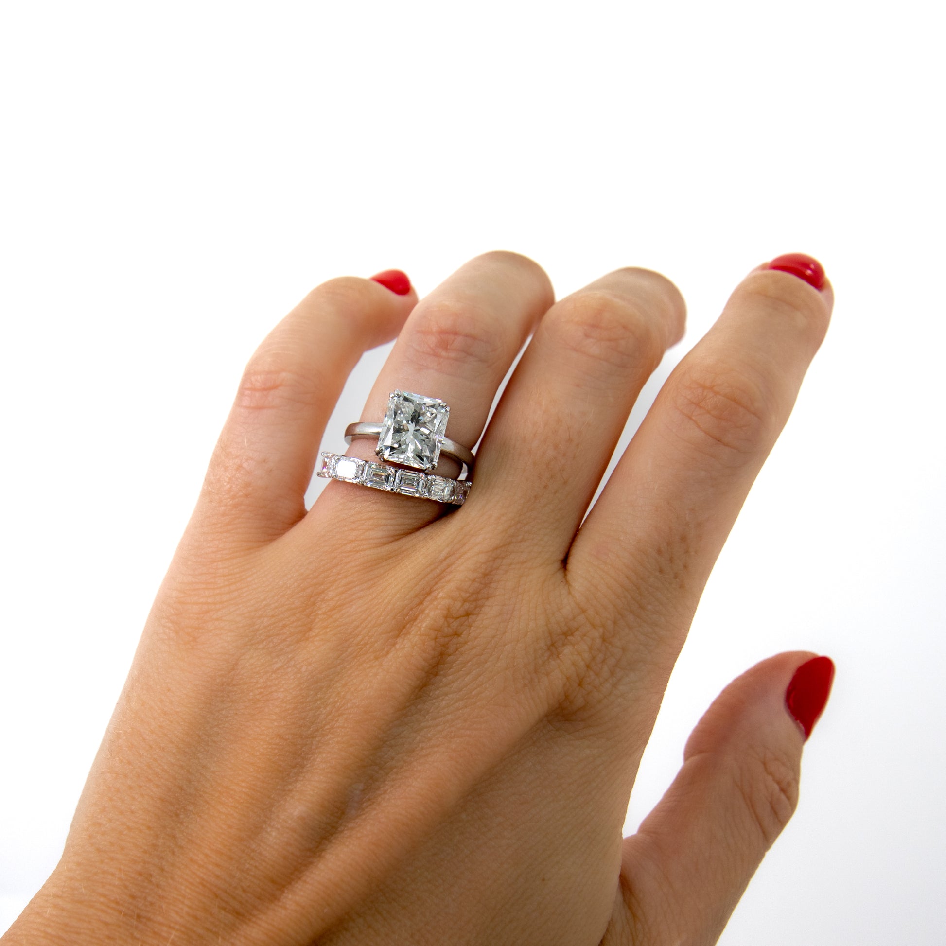 Emerald cut diamonds wedding band in platinum by Valentina Fine Jewellery Hong Kong. Global free shipping including USA, Australia, UK, Singapore and Taiwan. Paired with 5 carat radiant cut diamond.
