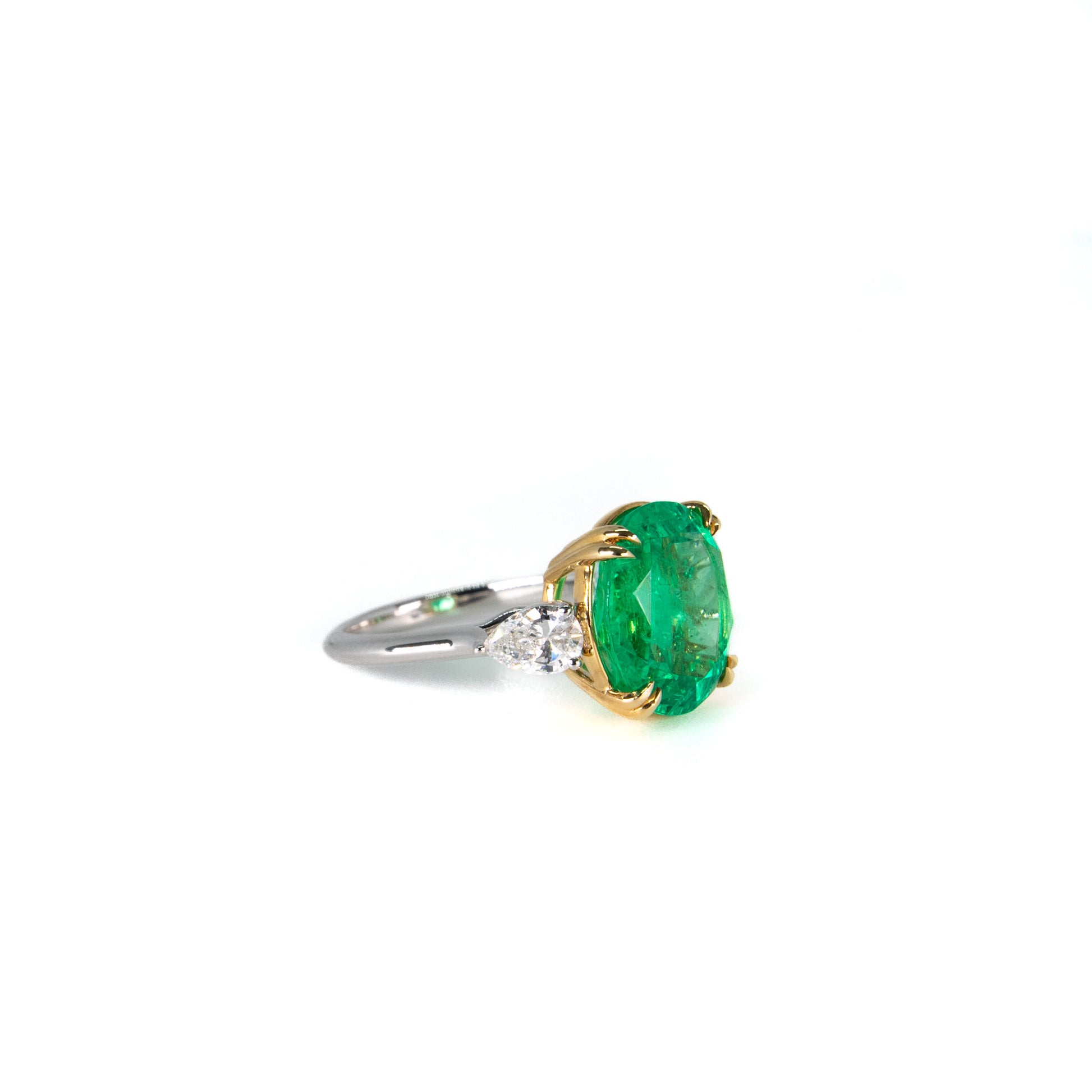 Colombian Emerald and Diamond Cocktail Ring, Oval Emerald Ring. Colombian Emerald Cocktail ring