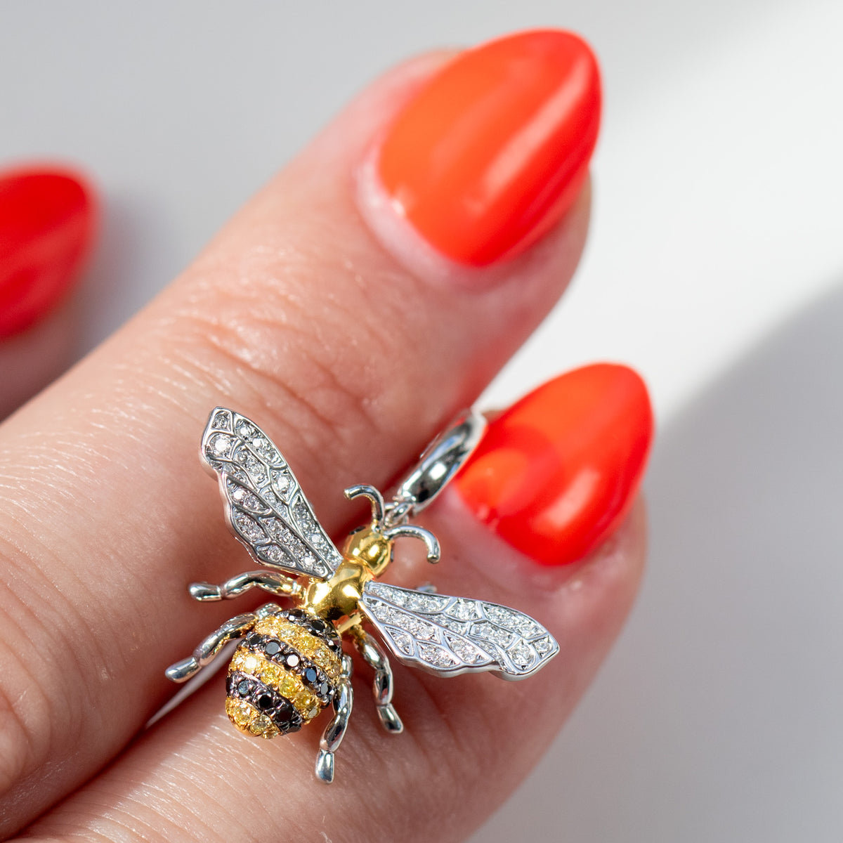 Diamond Bee Addison Diamond Bee Charm Pendant in 18k Gold – Valentina Fine Jewellery