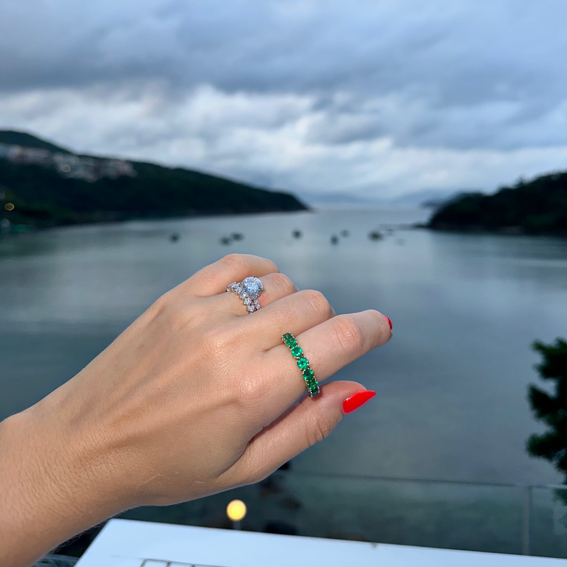 Green emerald eternity rings in platinum and 18k yellow gold by Valentina Fine Jewellery Hong Kong. Global free shipping including USA, Australia, UK, Singapore and Taiwan. 3 carat emerald ring