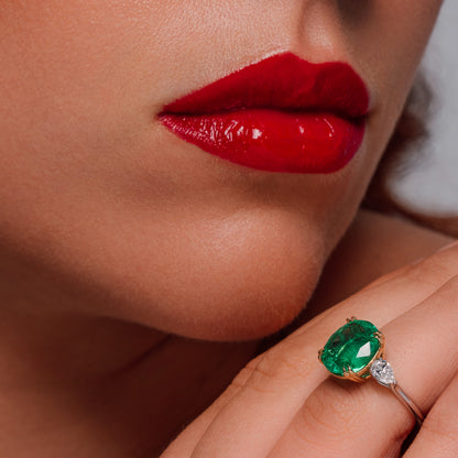 Colombian emerald and diamond ring, for sale, Hong Kong and USA and UK, emerald cocktail ring by Valentina Fine Jewellery