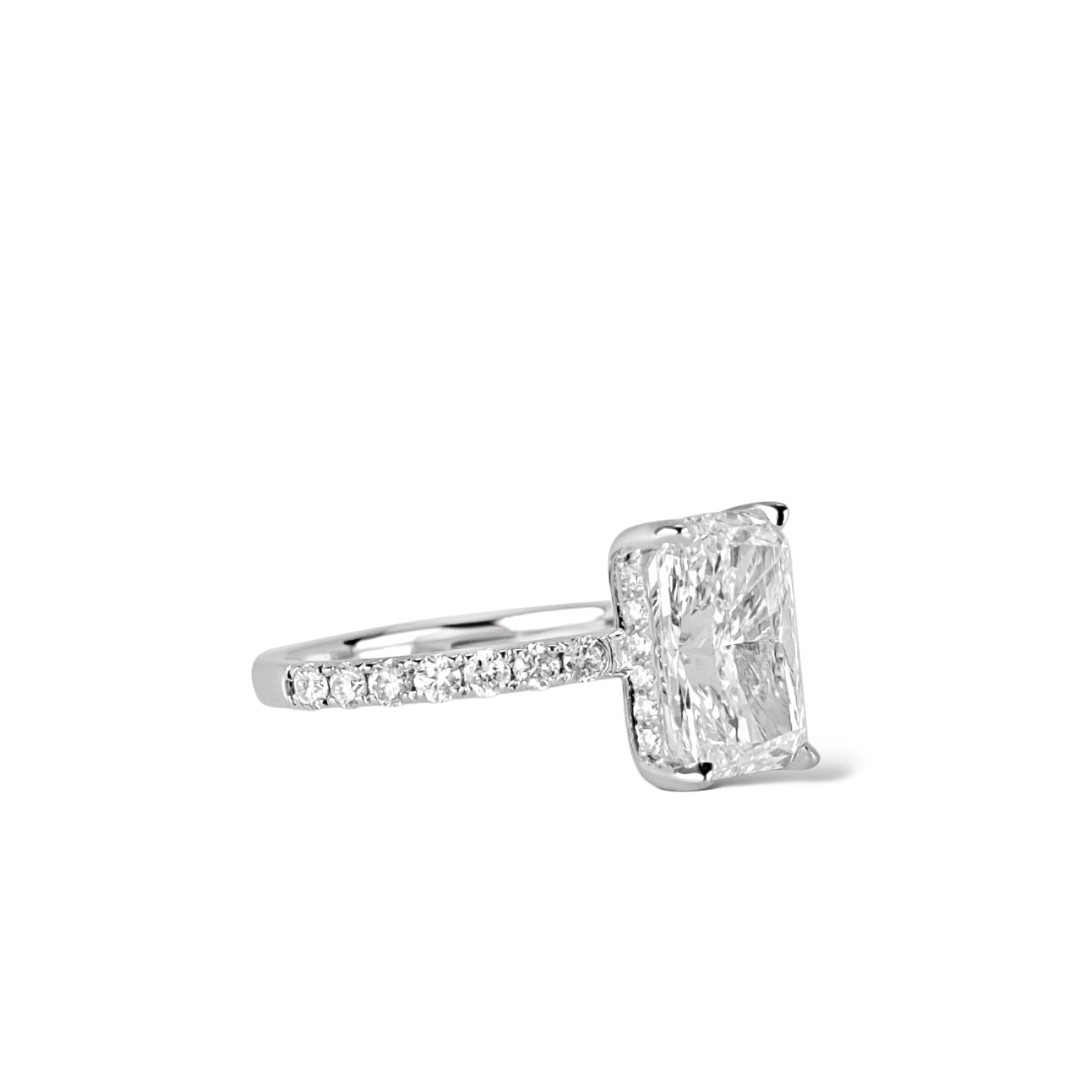 3.00ct Radiant Cut Diamond Engagement Ring in Platinum. 3 carat engagement ring Hong Kong USA Australia New Zealand. 3 carat lab grown radiant cut diamond ring