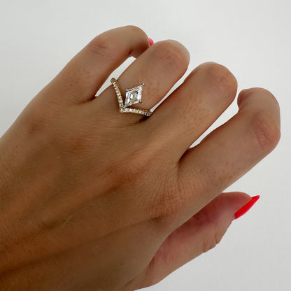 1 carat lozenge natural diamond engagement ring with diamond pave in 18k gold by Valentina Fine Jewellery Hong Kong. Global free shipping including USA, UK, Singapore and Australia 