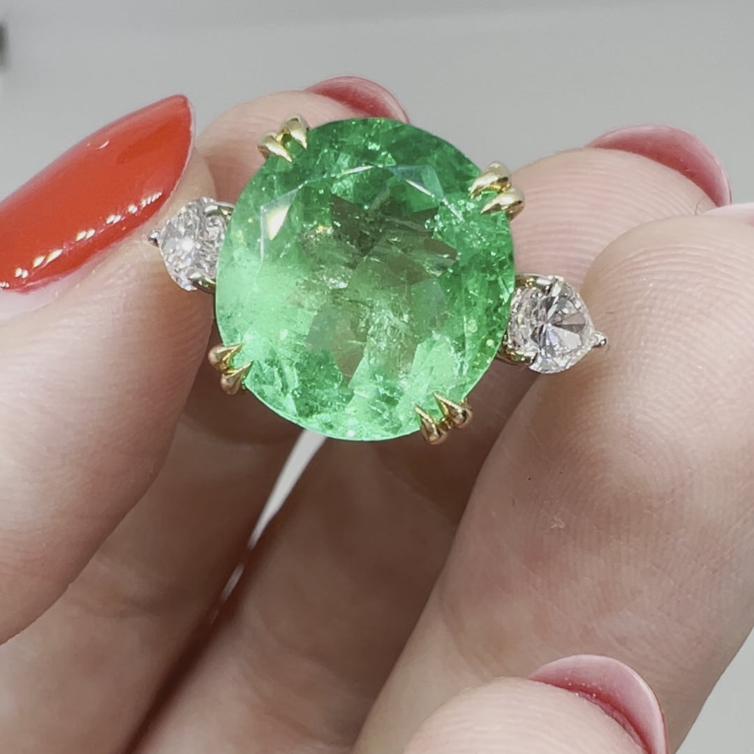 Colombian emerald and diamond ring Hong Kong