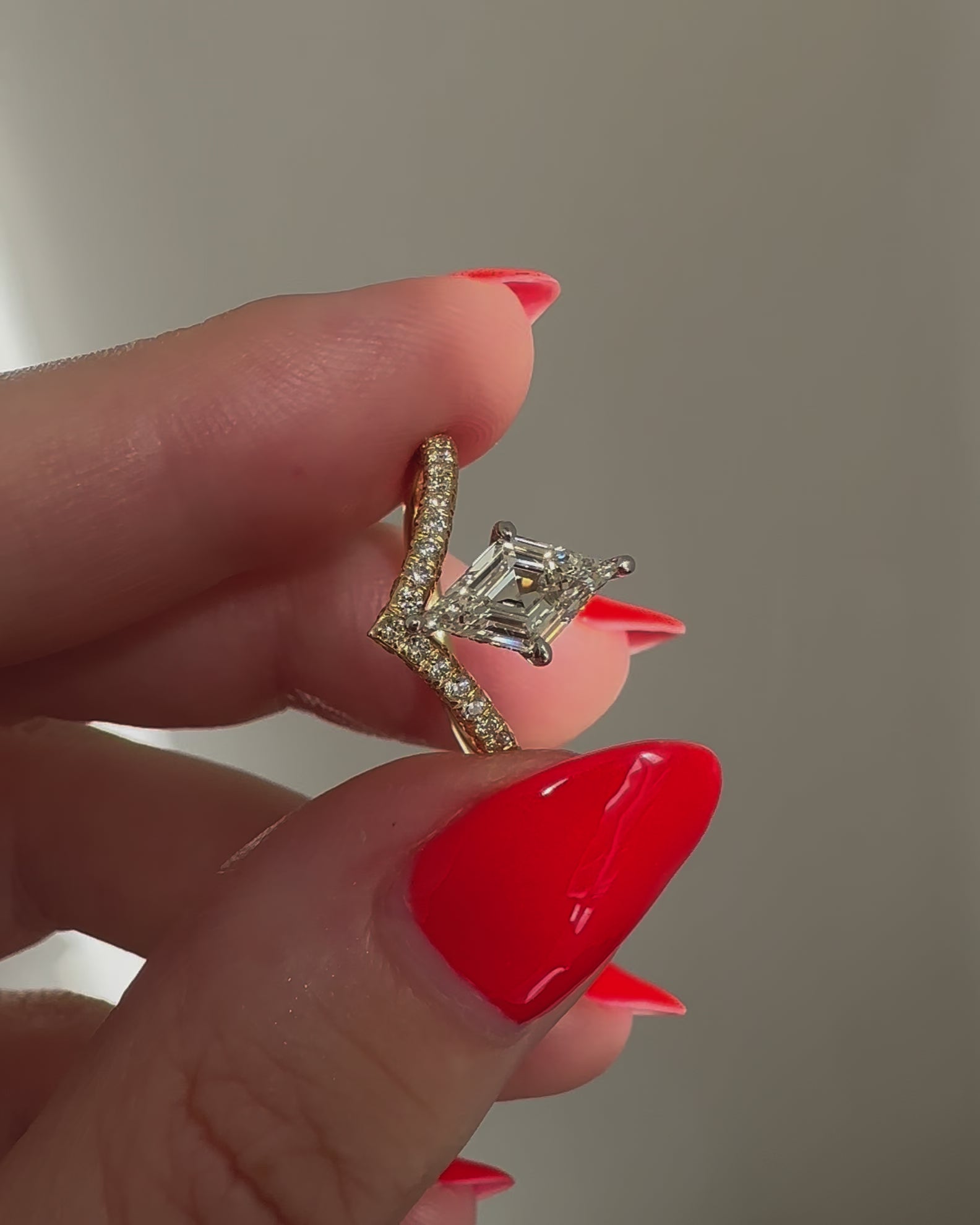 1 carat lozenge natural diamond engagement ring with diamond pave in 18k gold by Valentina Fine Jewellery Hong Kong. Global free shipping including USA, UK, Singapore and Australia 
