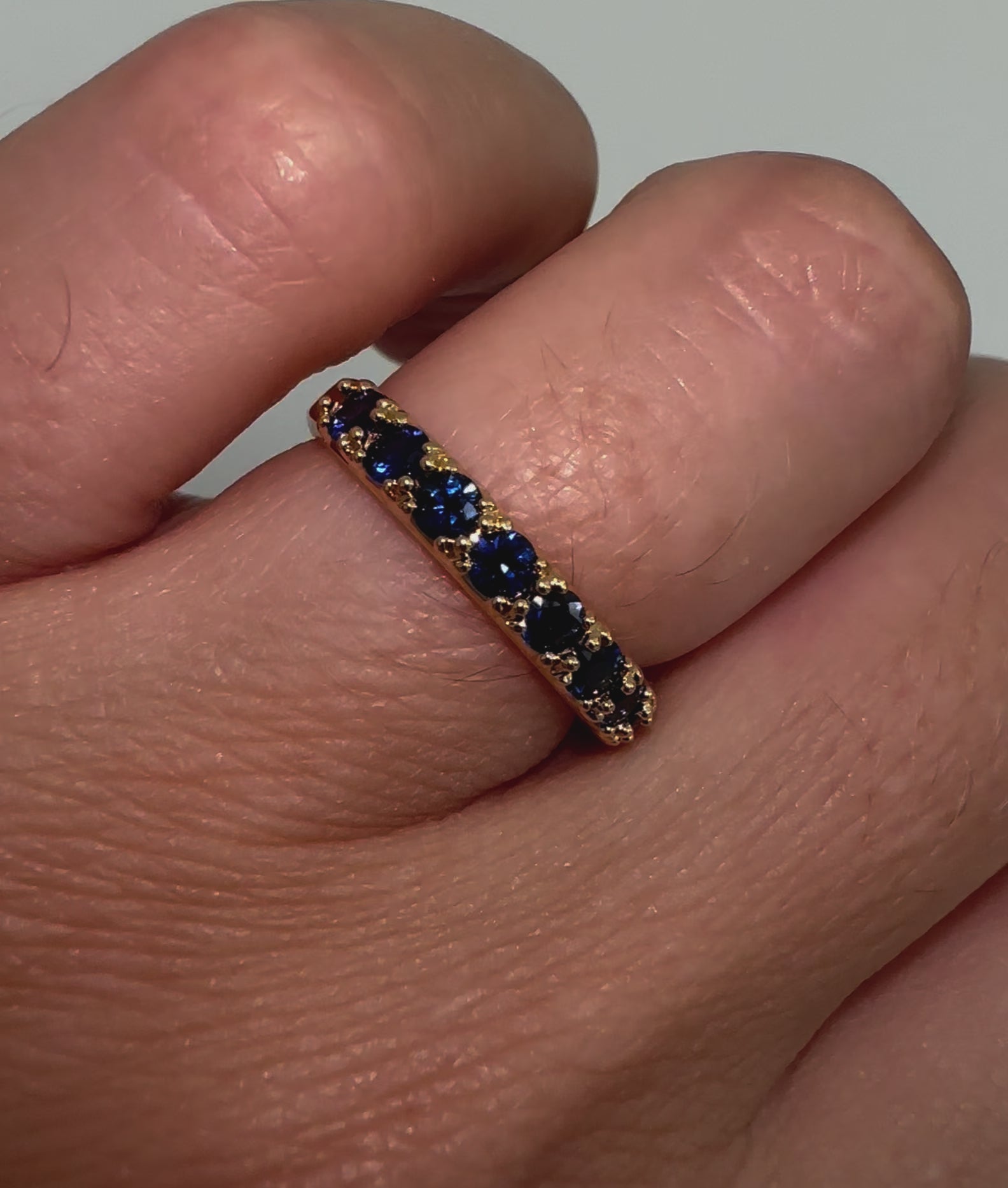 Ceylon sri lankan royal blue sapphire eternity ring in 18k yellow gold by Valentina Fine Jewellery Hong Kong. Global free shipping including China, UK, USA, Taiwan, Singapore and Dubai.