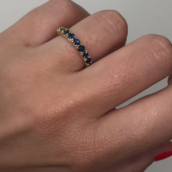 Bright blue sapphire wedding ring in 18k yellow gold by Valentina Fine Jewellery Hong Kong. Global free shipping including China, UK, USA, Taiwan, Singapore and Dubai.