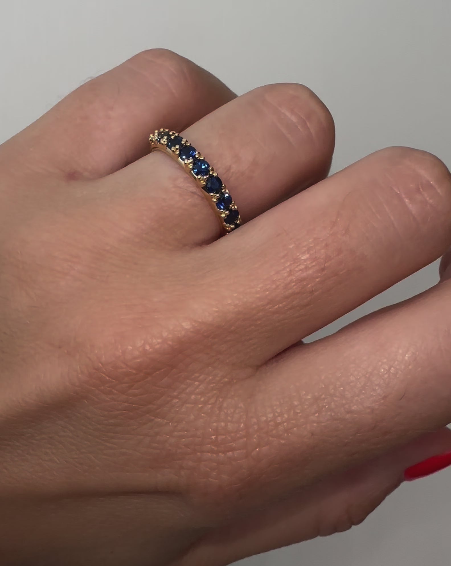 Bright blue sapphire wedding ring in 18k yellow gold by Valentina Fine Jewellery Hong Kong. Global free shipping including China, UK, USA, Taiwan, Singapore and Dubai.