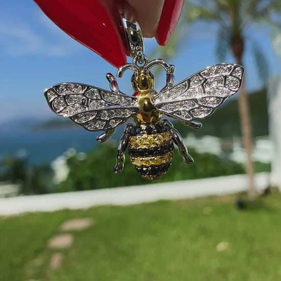 18k Gold and diamond bee pendant charm by Valentina Fine Jewellery Hong Kong. Featuring colourless, yellow and black natural diamonds. Global free shipping including UK and USA