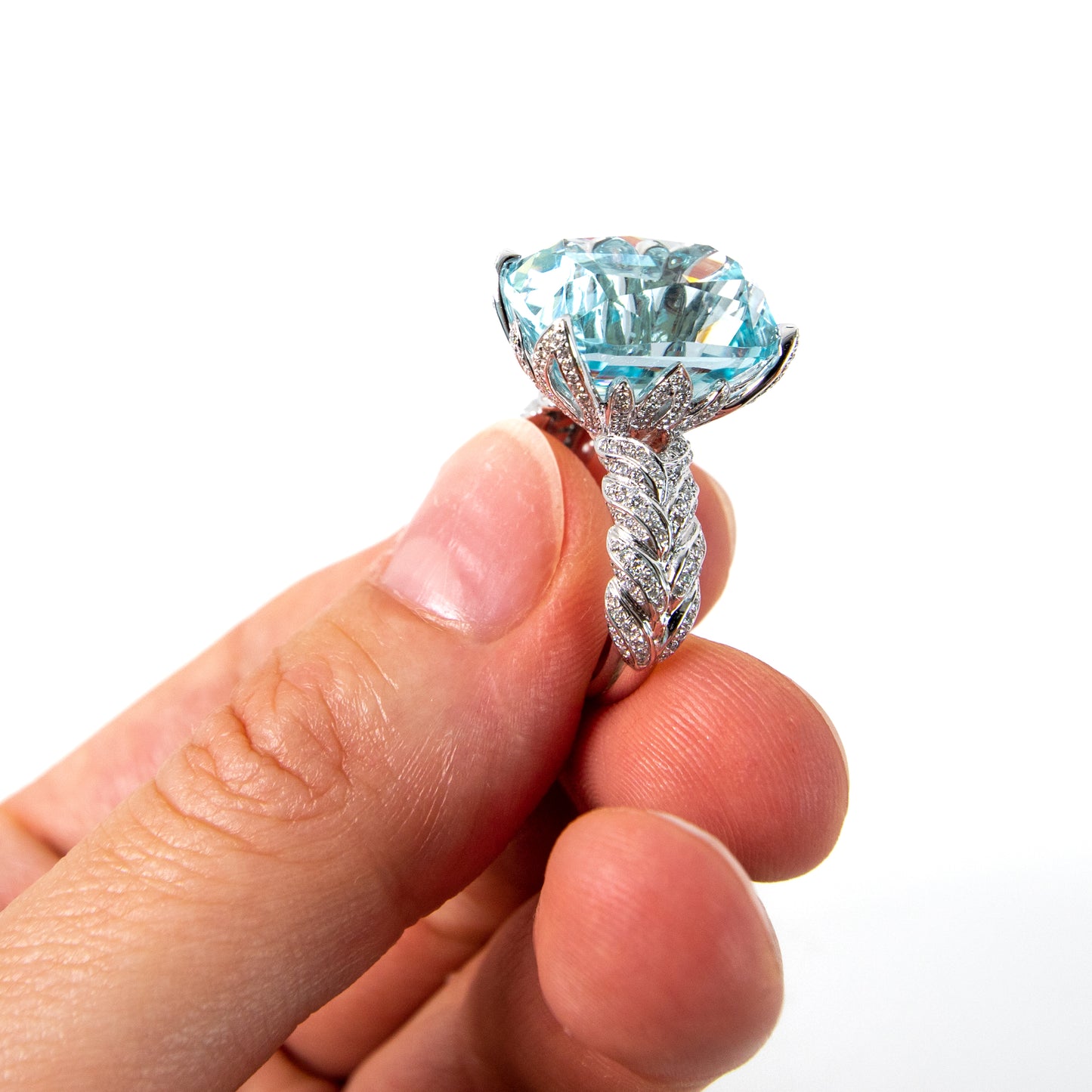 aquamarine ring, micropave ring, diamond encrusted aquamarine ring, statement ring, high jewellery, hong kong high jewellery, diamond claw ring, platinum ring, cocktail ring, engagement ring, 海蓝宝石戒指，海蓝宝石和钻石戒指，钻戒，钻石，珠宝，香港珠宝，翡翠戒指，硬玉