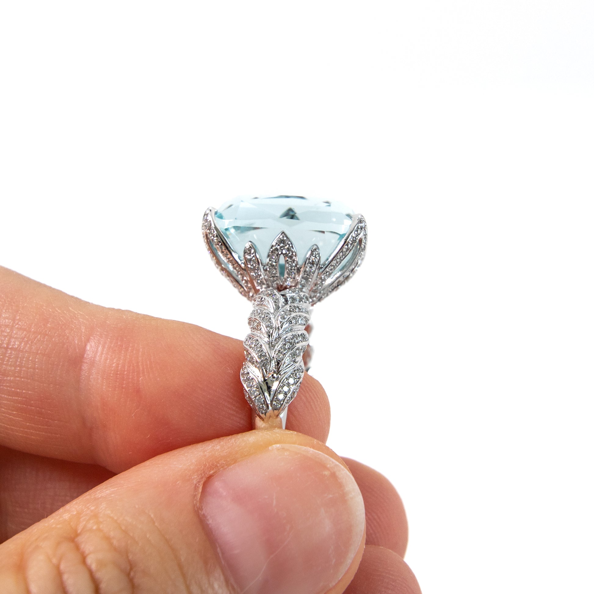 aquamarine ring, micropave ring, diamond encrusted aquamarine ring, statement ring, high jewellery, hong kong high jewellery, diamond claw ring, platinum ring, cocktail ring, engagement ring, 海蓝宝石戒指，海蓝宝石和钻石戒指，钻戒，钻石，珠宝，香港珠宝，翡翠戒指，硬玉