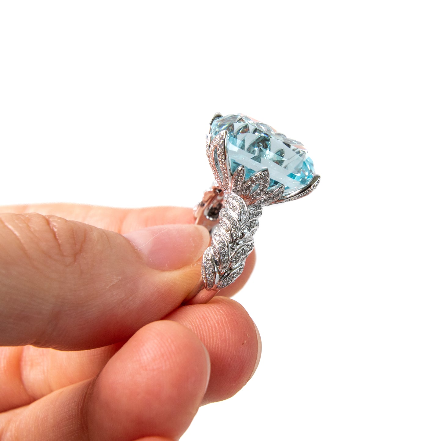 aquamarine ring, micropave ring, diamond encrusted aquamarine ring, statement ring, high jewellery, hong kong high jewellery, diamond claw ring, platinum ring, cocktail ring, engagement ring, 海蓝宝石戒指，海蓝宝石和钻石戒指，钻戒，钻石，珠宝，香港珠宝，翡翠戒指，硬玉