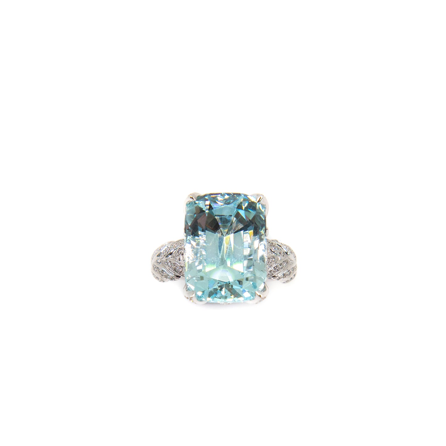 aquamarine ring, micropave ring, diamond encrusted aquamarine ring, statement ring, high jewellery, hong kong high jewellery, diamond claw ring, platinum ring, cocktail ring, engagement ring, 海蓝宝石戒指，海蓝宝石和钻石戒指，钻戒，钻石，珠宝，香港珠宝，翡翠戒指，硬玉