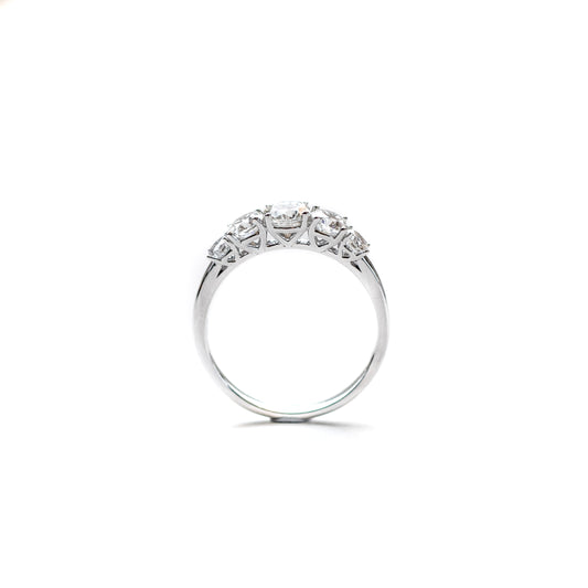 Graduated diamond ring