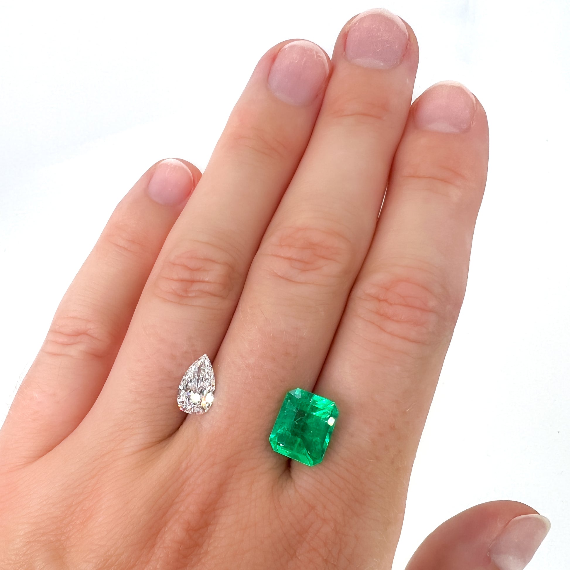 emerald and diamond ring, emerald engagement ring, emerald ring, diamond band, diamond ring, hong kong engagement ring, zambian emerald, cocktail ring, delicate emerald ring, colombian emerald ring, hong kong engagement ring, 翡翠戒指, 祖母绿戒指, 香港珠宝, 订婚戒指, 钻戒, 钻石,  古董钻石, colombian emeralds