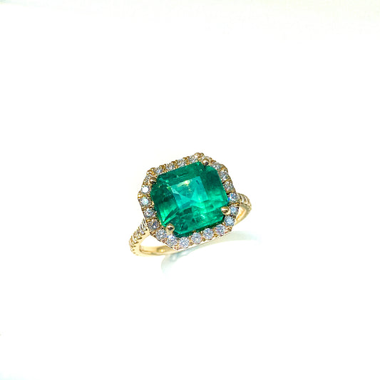 emerald and diamond ring, emerald engagement ring, emerald ring, diamond band, diamond ring, hong kong engagement ring, zambian emerald, cocktail ring, delicate emerald ring, colombian emerald ring, hong kong engagement ring, 翡翠戒指, 祖母绿戒指, 香港珠宝, 订婚戒指, 钻戒, 钻石,  古董钻石, emerald and yellow diamond ring, yellow diamonds, yellow diamond, colour diamond, muzo emerald