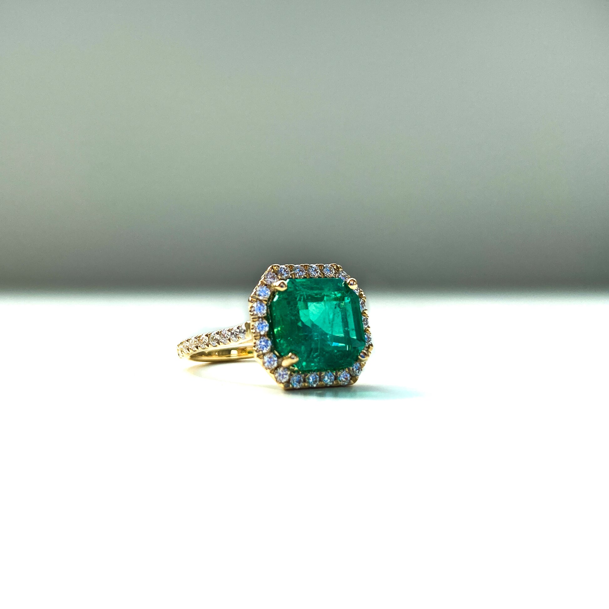 emerald and diamond ring, emerald engagement ring, emerald ring, diamond band, diamond ring, hong kong engagement ring, zambian emerald, cocktail ring, delicate emerald ring, colombian emerald ring, hong kong engagement ring, 翡翠戒指, 祖母绿戒指, 香港珠宝, 订婚戒指, 钻戒, 钻石,  古董钻石, emerald and yellow diamond ring, yellow diamonds, yellow diamond, colour diamond, muzo emerald