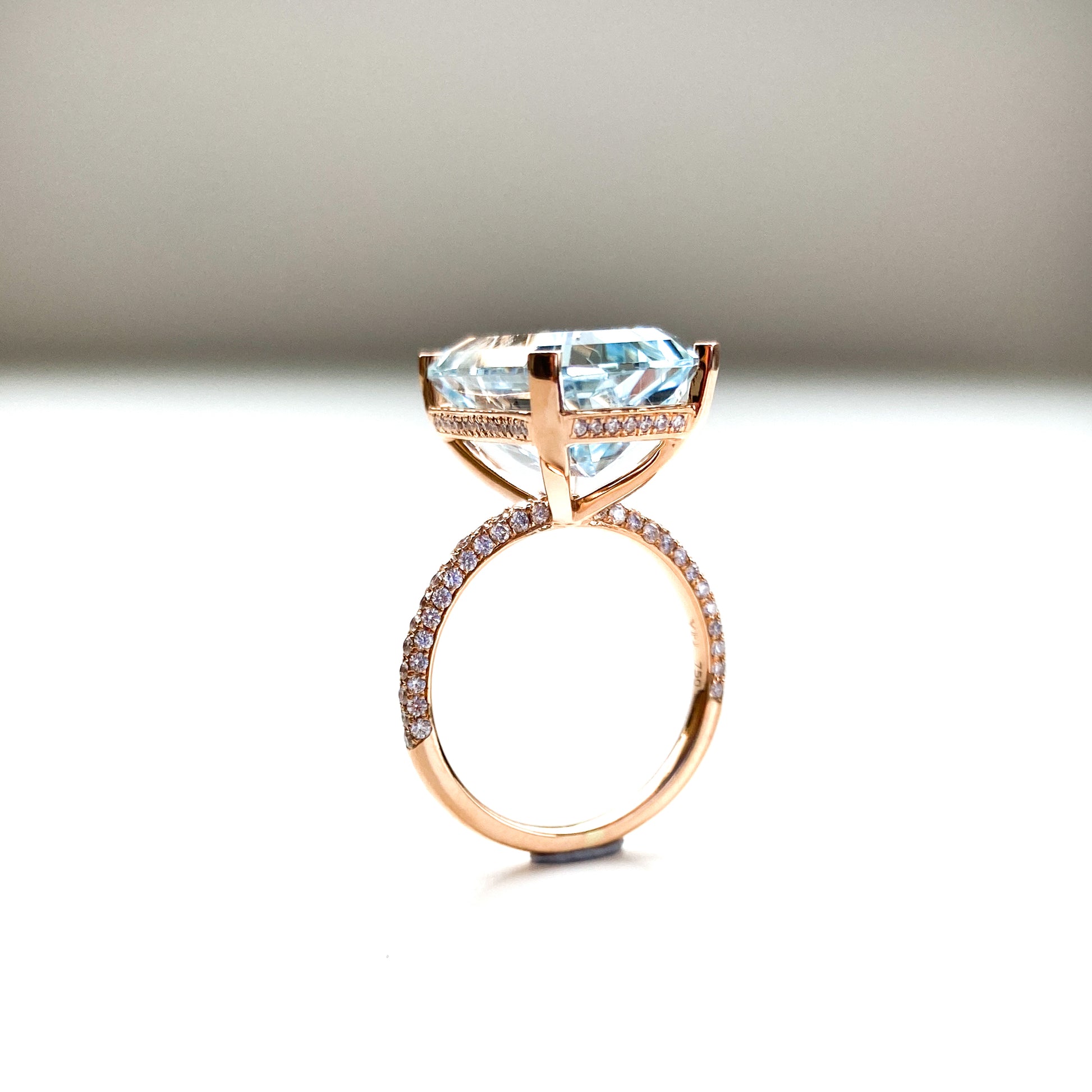Aquamarine and Diamond cocktail ring in 18K Rose Gold
