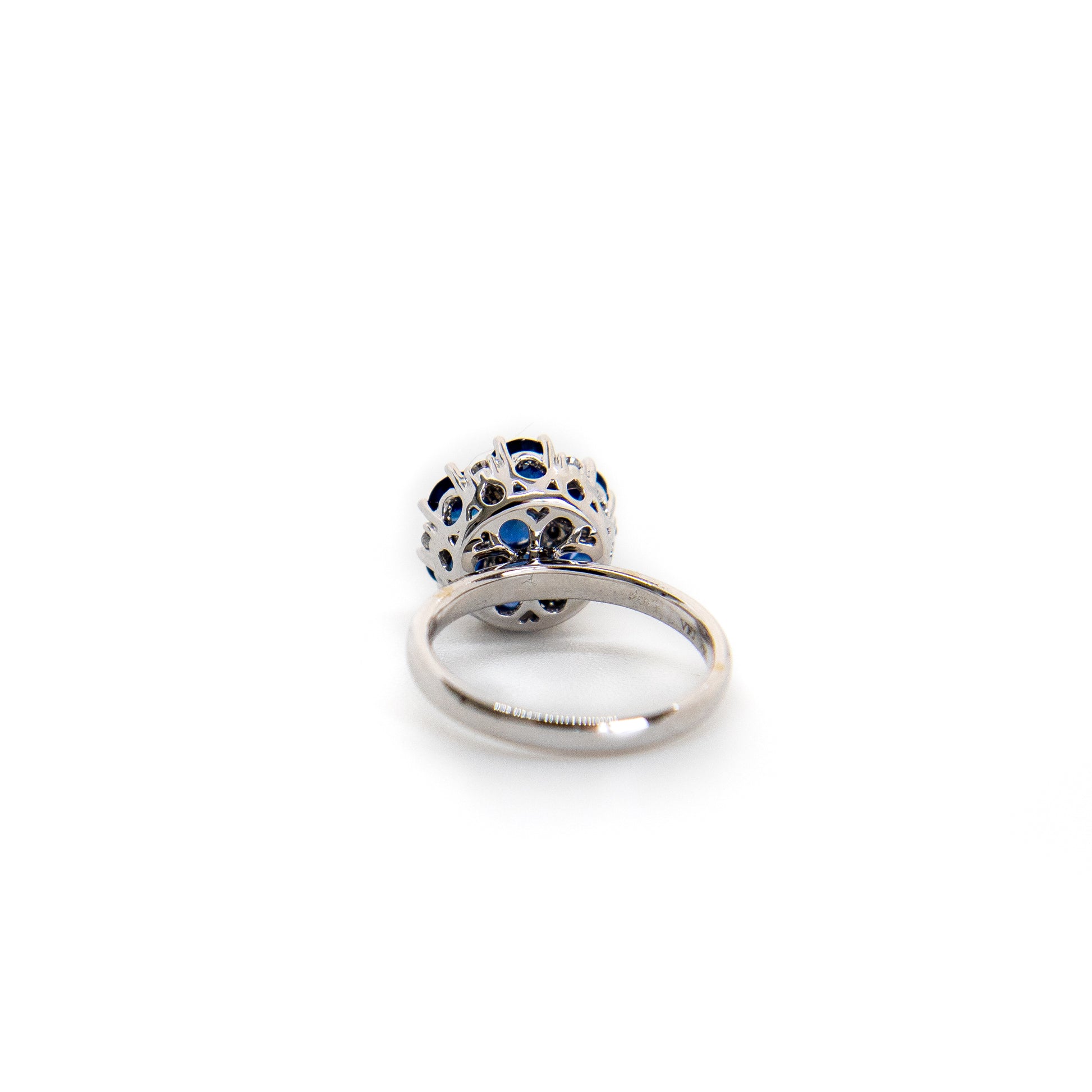 Sapphire and diamond cluster ring in 18k white gold by Valentina Fine Jewellery Hong Kong. Global free shipping to USA and the rest of the world